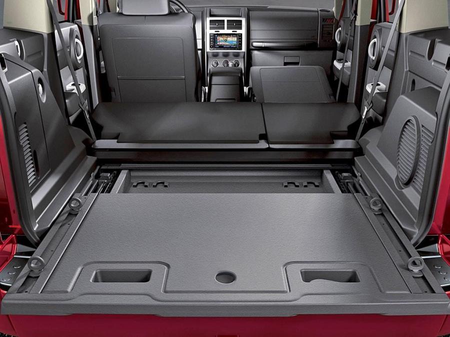  Dodge Nitro 2006 года  (фото 16 из 30)